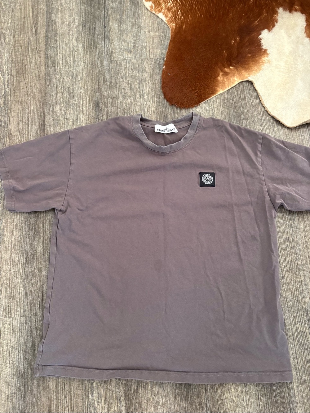 Stone Island Men’s Crew Neck T-Shirt in Dusty grey.